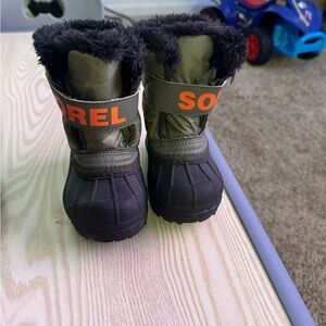 Sorel Black and Green Insulated Boots